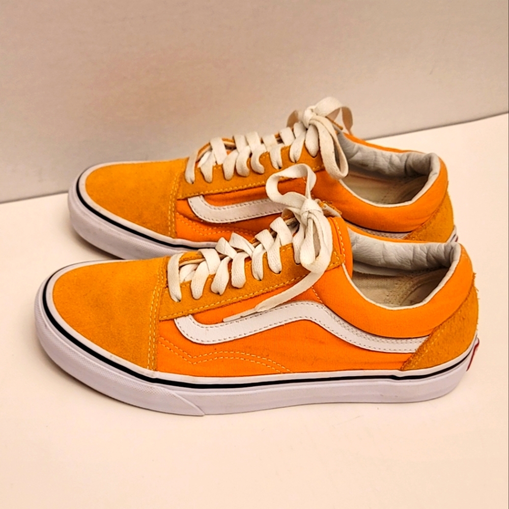 Vans old school, lace up, low top sneaker. Mens. 6.5 / Women's 8 VGUC